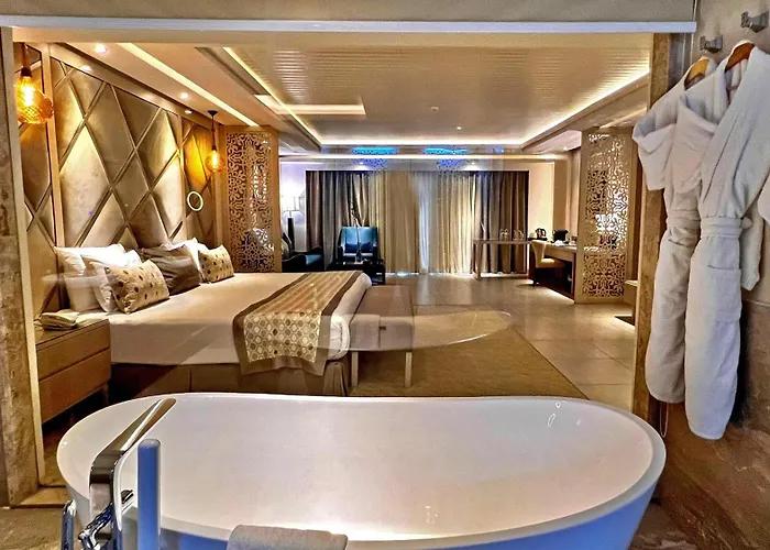 Pool Side King Suite